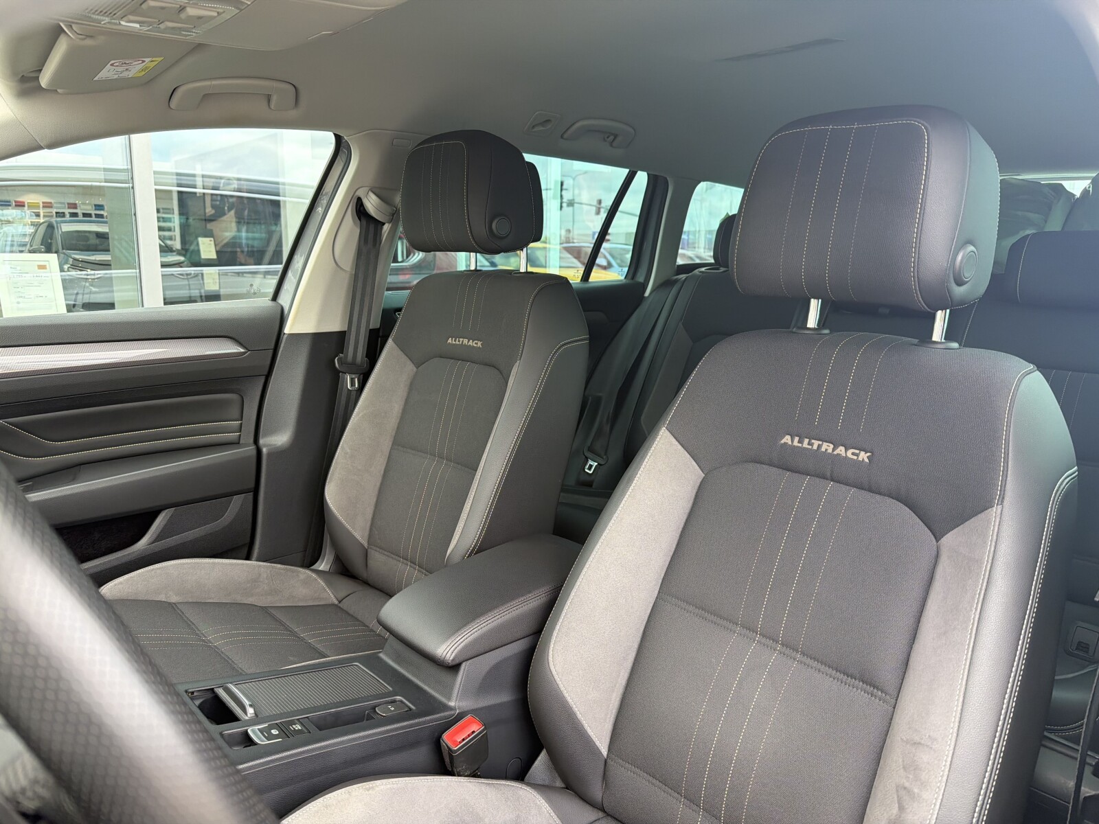 Volkswagen Passat Alltrack - zdjęcie 17