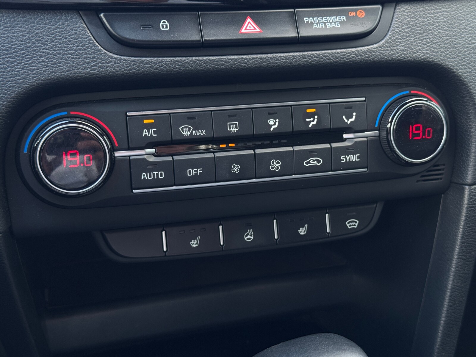 Kia Ceed - zdjęcie 19