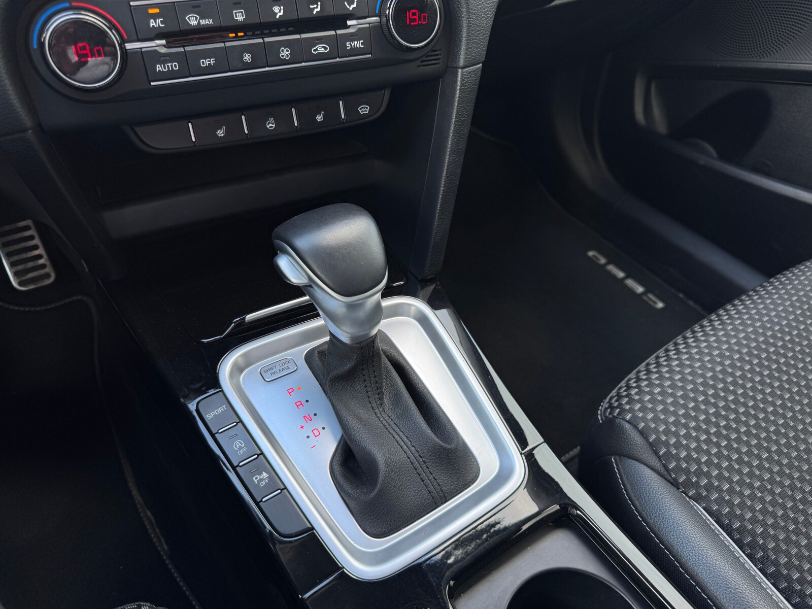 Kia Ceed - zdjęcie 20