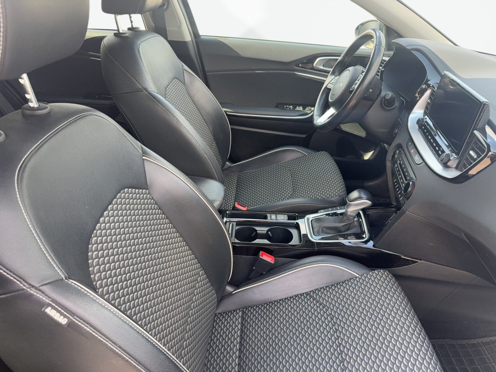 Kia Ceed - zdjęcie 12
