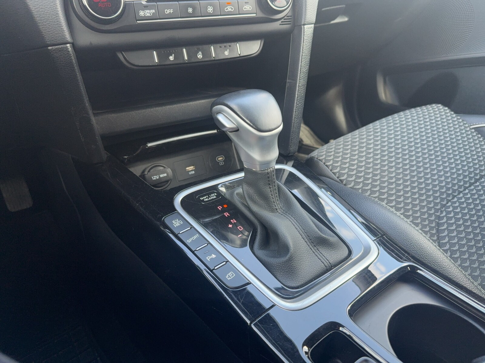 Kia Ceed - zdjęcie 19