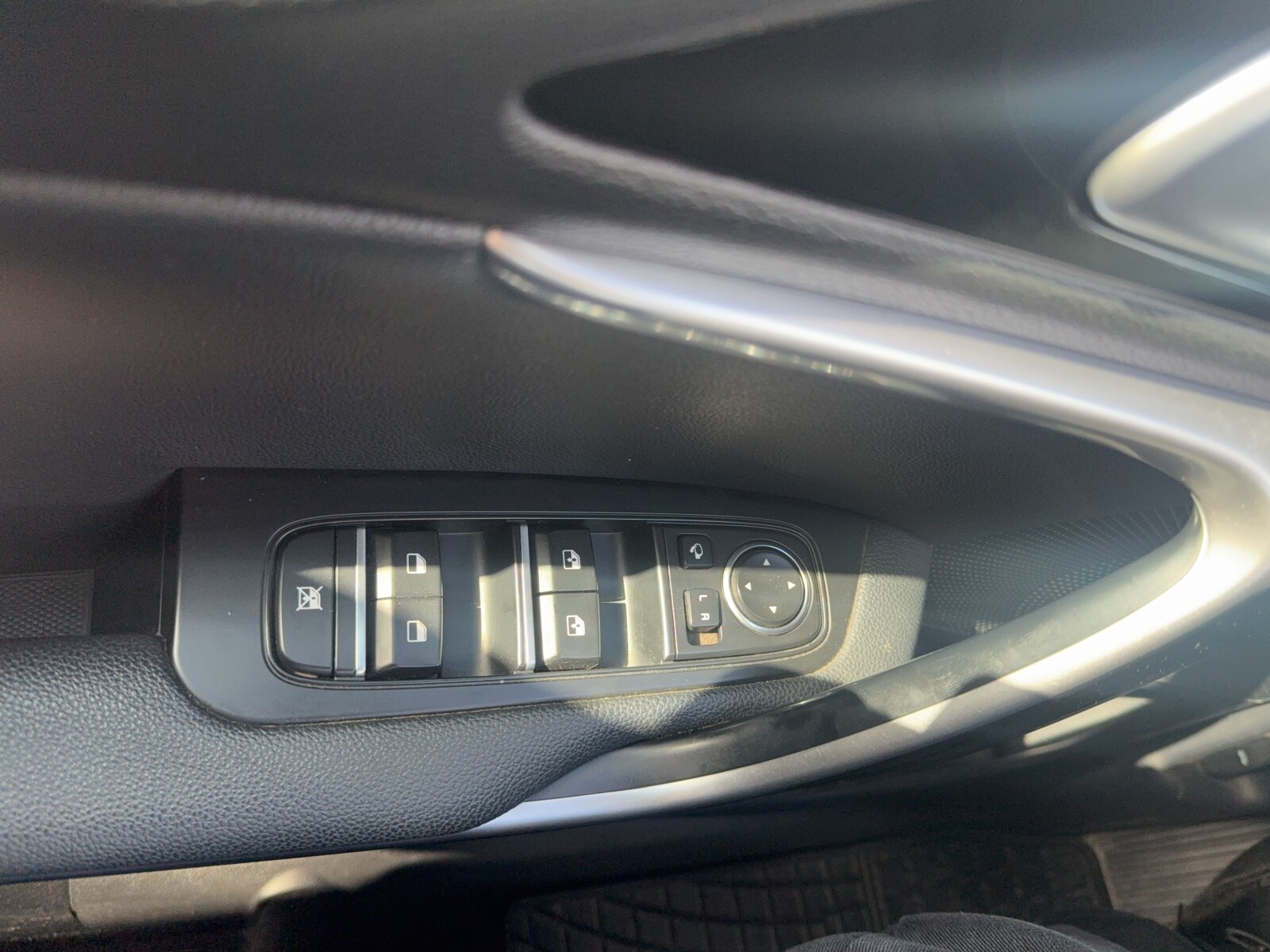 Kia Ceed - zdjęcie 21