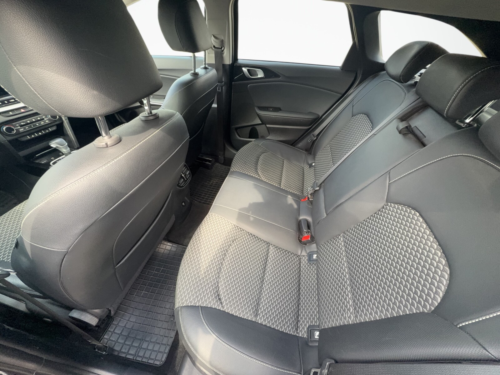 Kia Ceed - zdjęcie 27