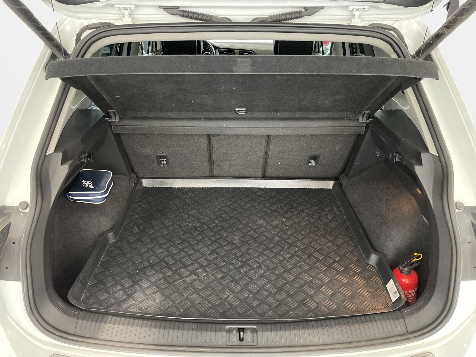 Volkswagen Tiguan - zdjęcie 33