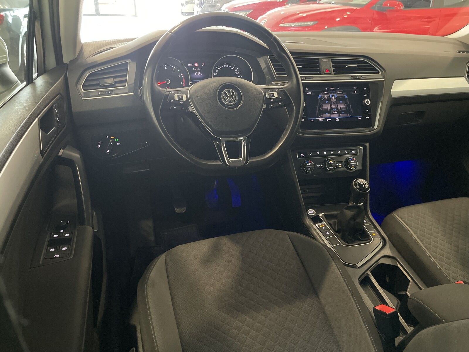 Volkswagen Tiguan - zdjęcie 11
