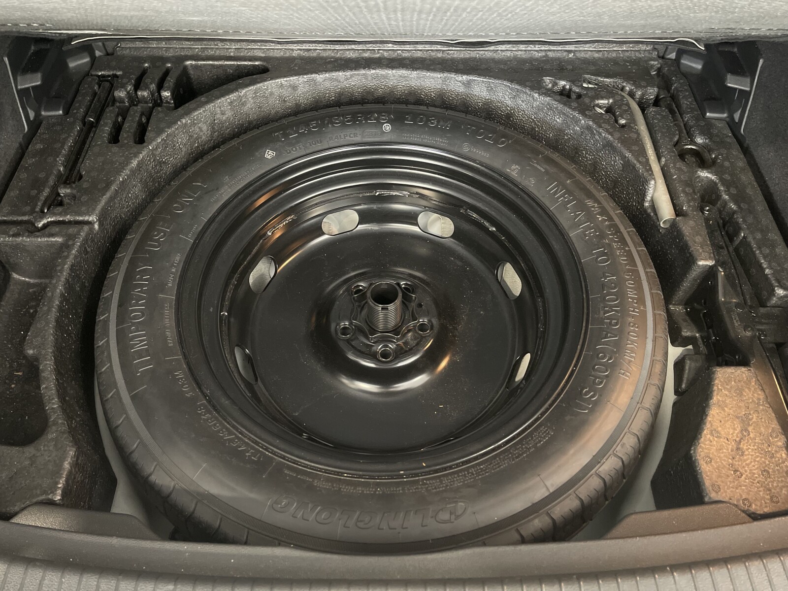 Volkswagen Tiguan - zdjęcie 35
