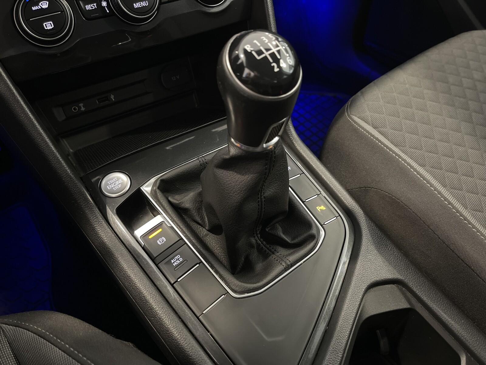 Volkswagen Tiguan - zdjęcie 25