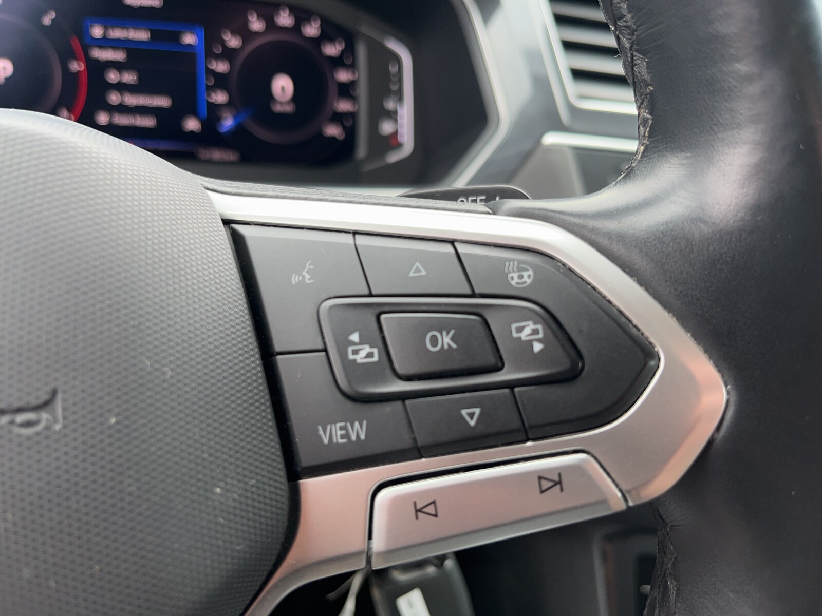 Volkswagen Tiguan Allspace - zdjęcie 27