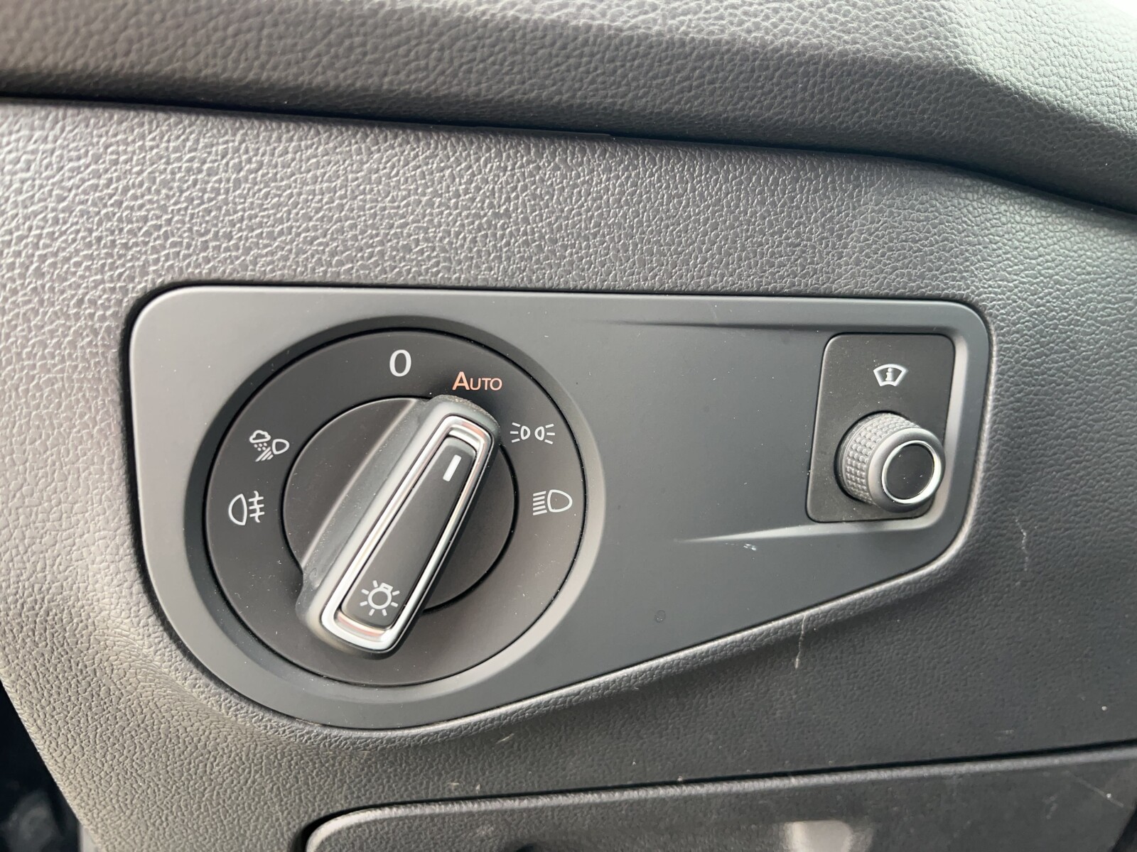 Volkswagen Tiguan Allspace - zdjęcie 20