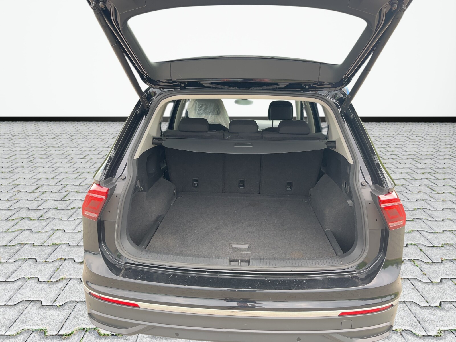 Volkswagen Tiguan Allspace - zdjęcie 9