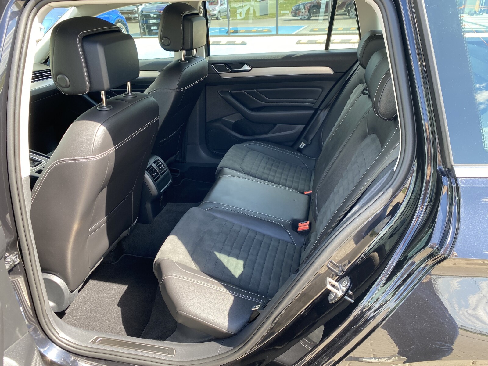 Volkswagen Passat Variant - zdjęcie 10