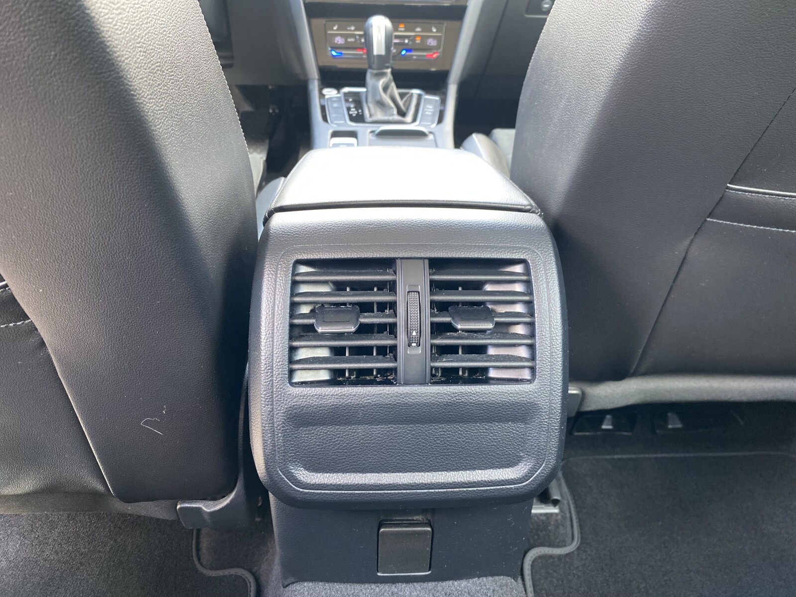 Volkswagen Passat Variant - zdjęcie 17