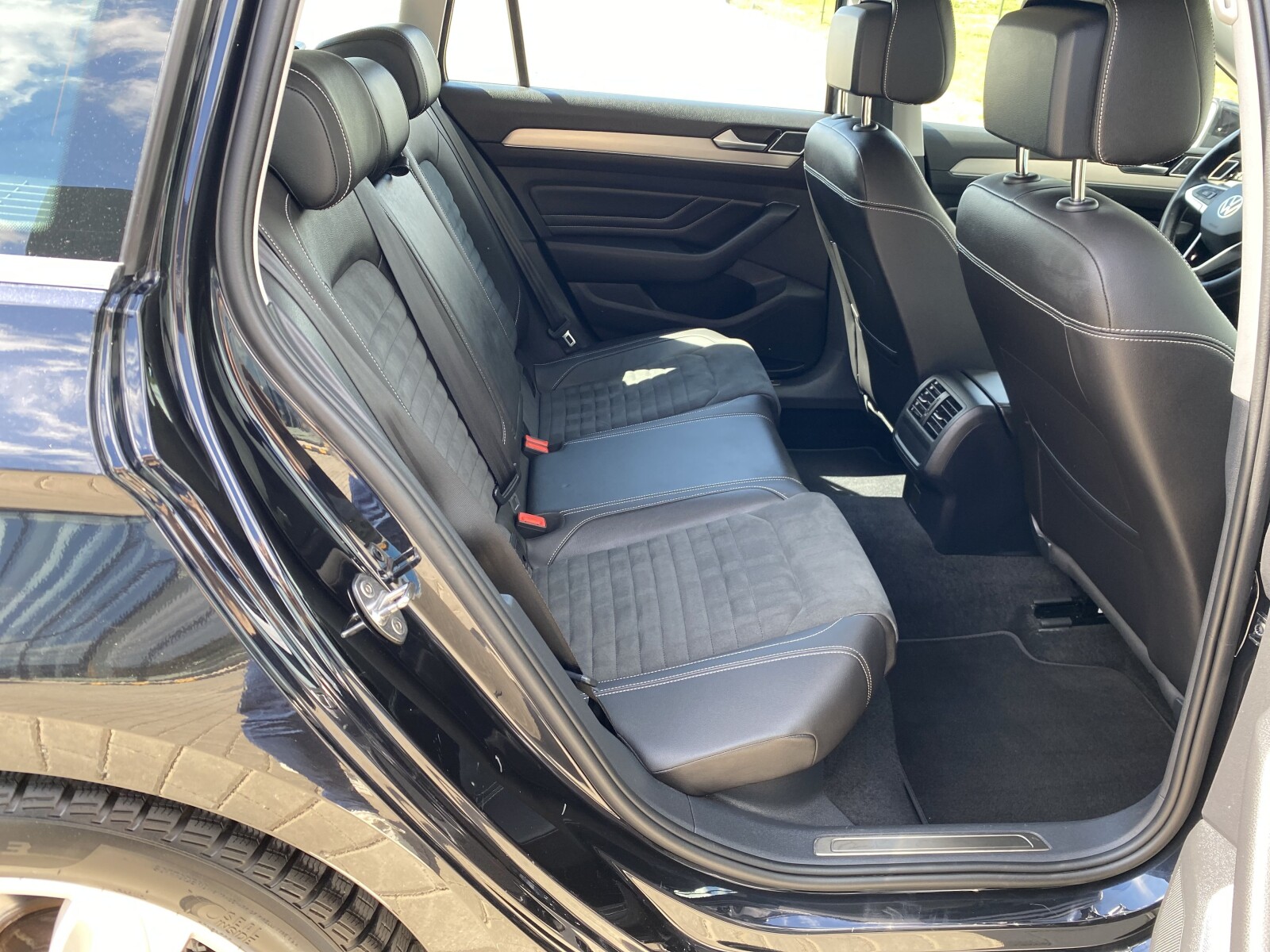 Volkswagen Passat Variant - zdjęcie 11
