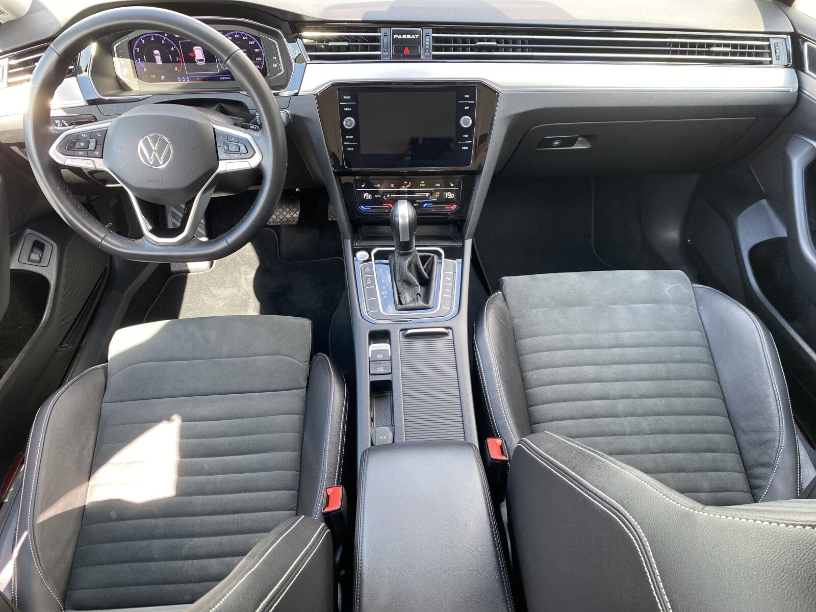 Volkswagen Passat Variant - zdjęcie 12