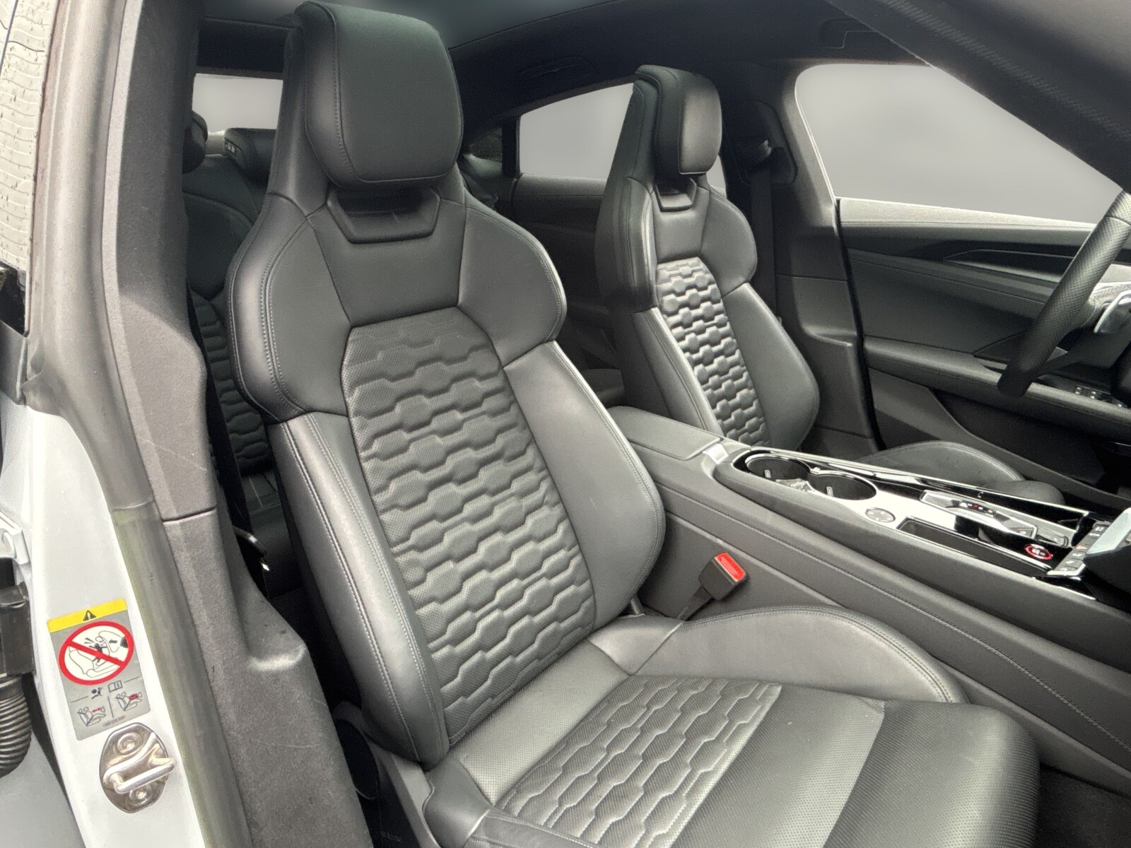 Audi e-tron GT - zdjęcie 36