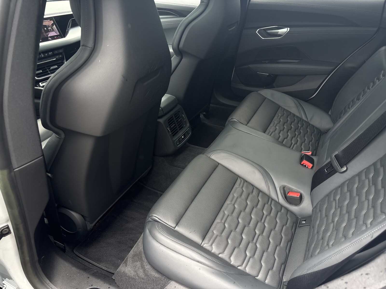 Audi e-tron GT - zdjęcie 32