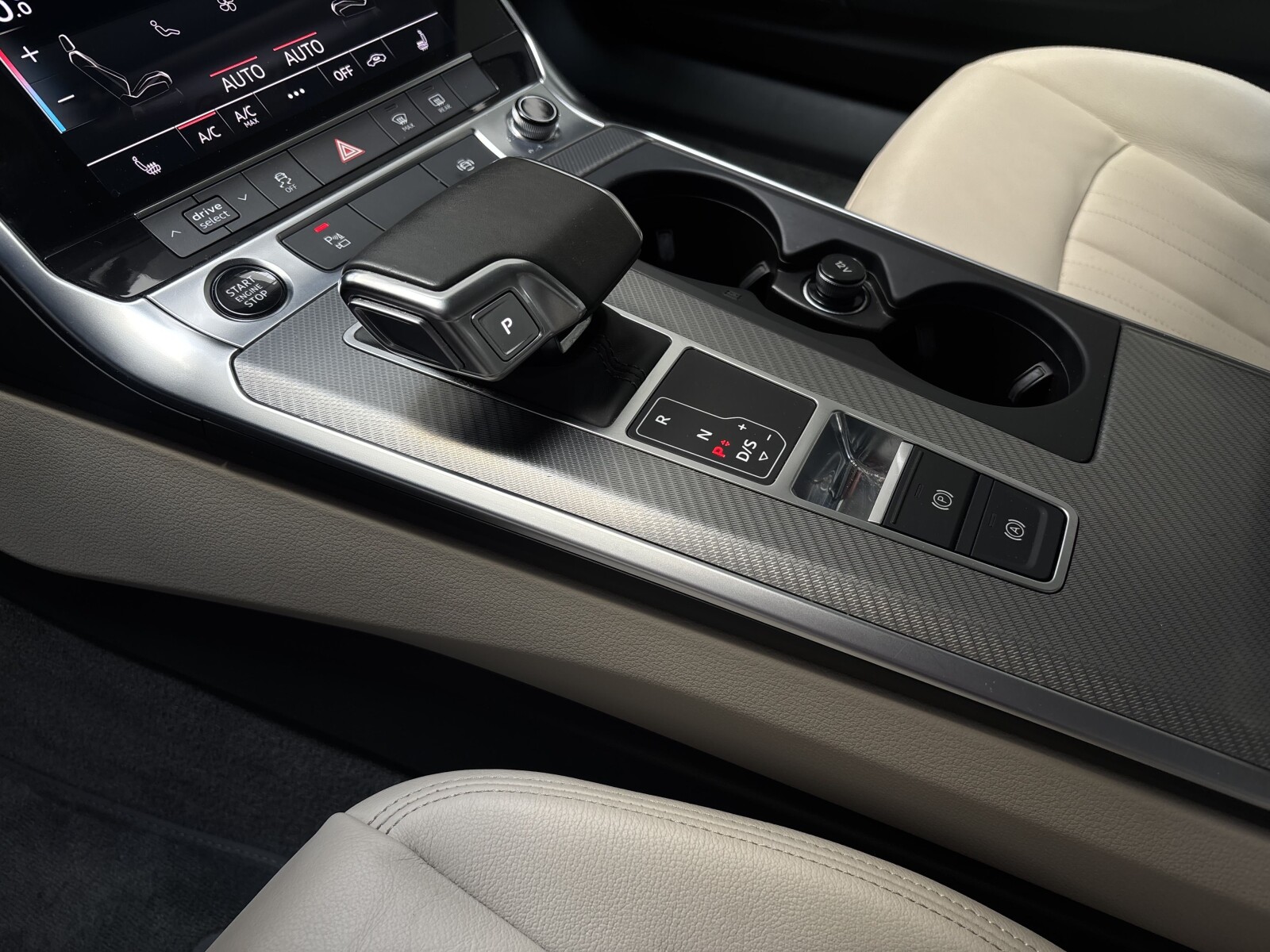 Audi A6 Avant - zdjęcie 19