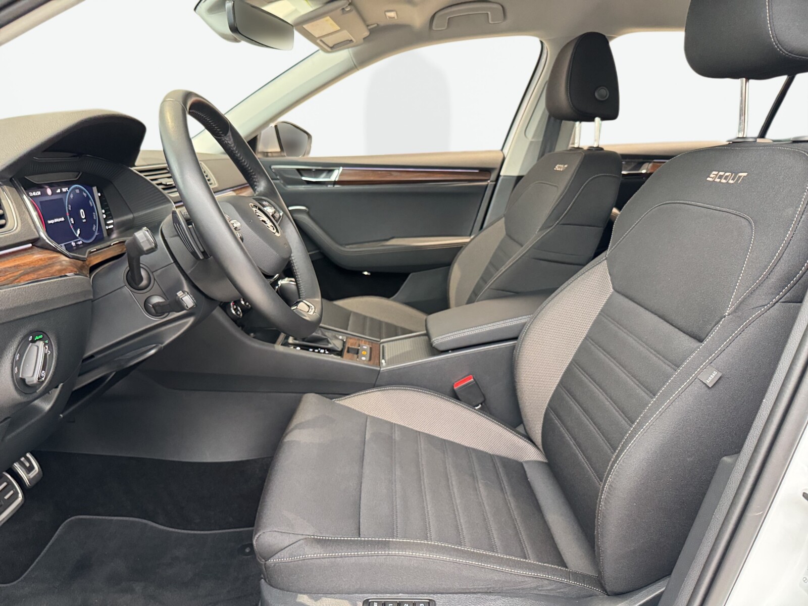 Škoda Superb - zdjęcie 9