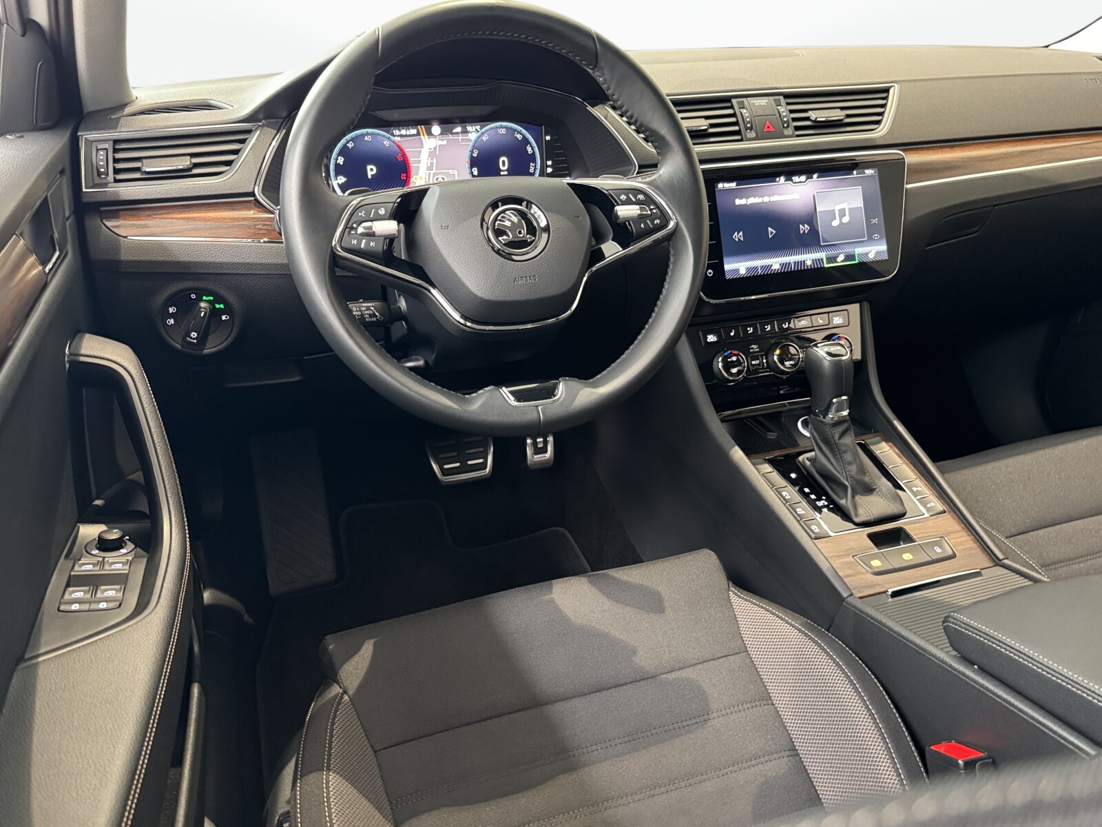 Škoda Superb - zdjęcie 12