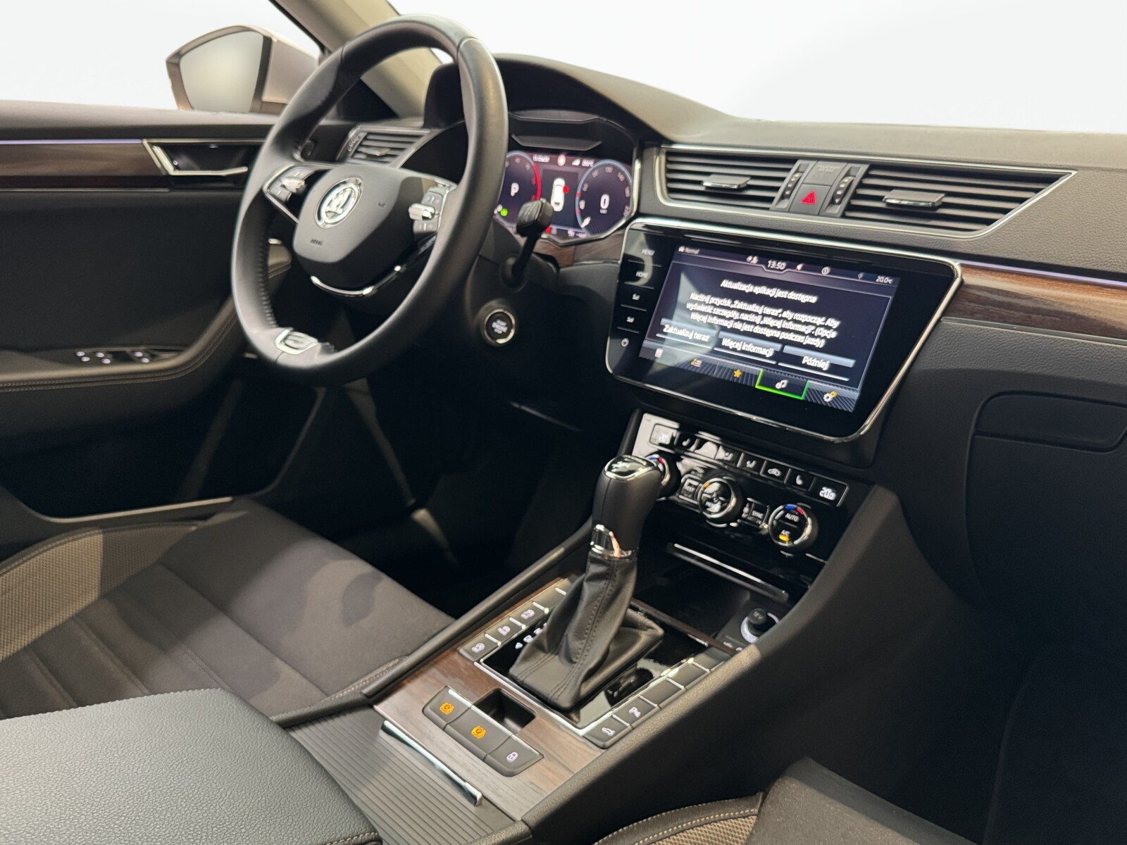 Škoda Superb - zdjęcie 17