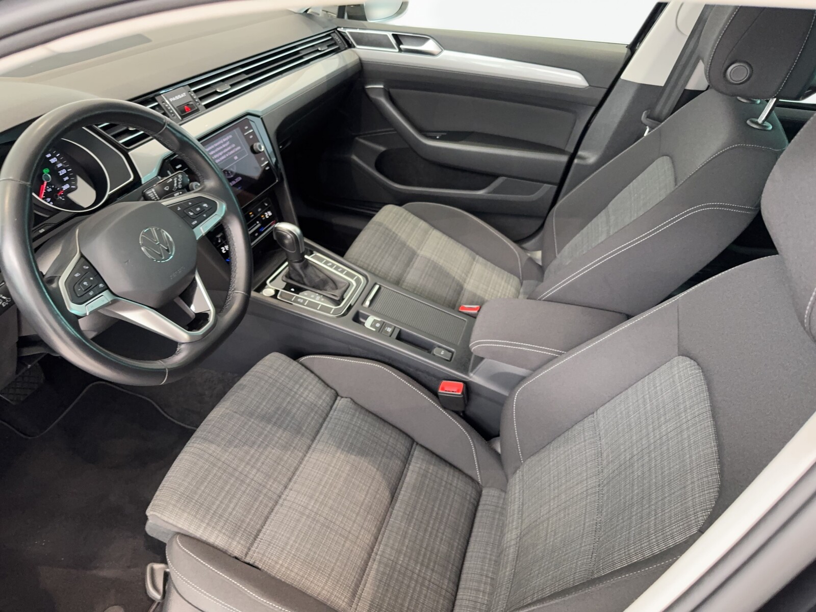 Volkswagen Passat Variant - zdjęcie 10
