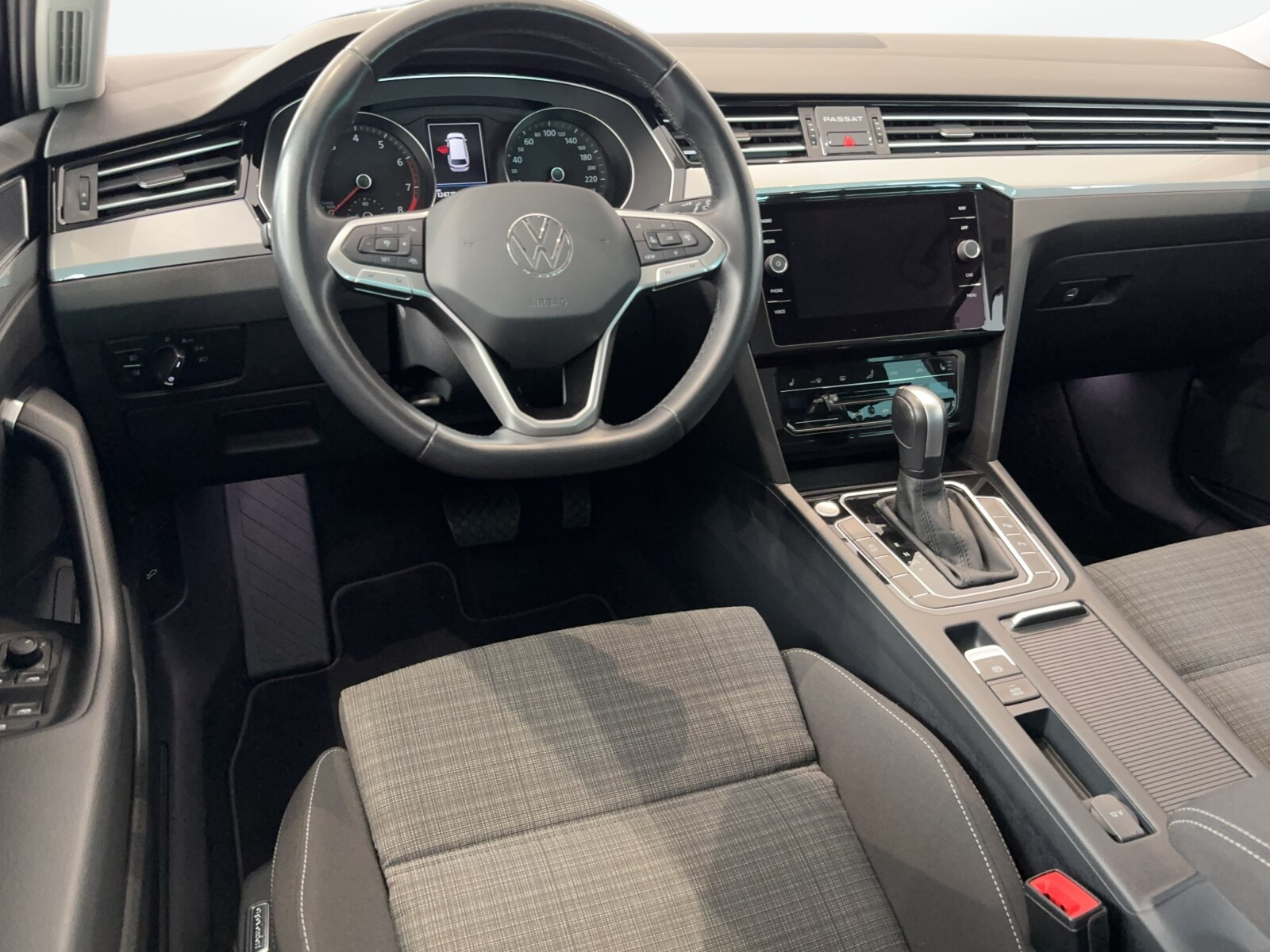 Volkswagen Passat Variant - zdjęcie 13