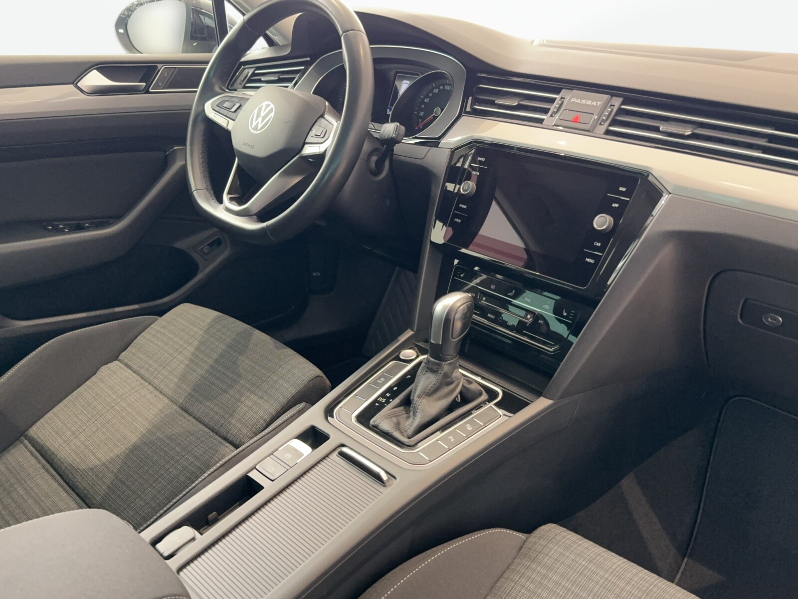 Volkswagen Passat Variant - zdjęcie 18