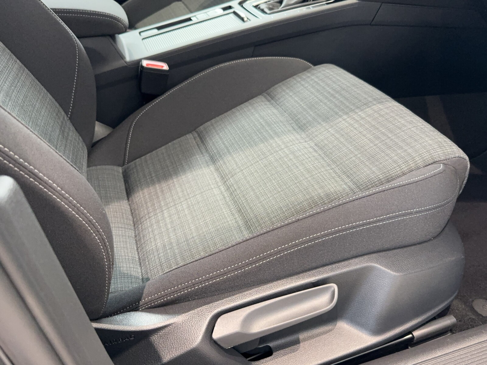 Volkswagen Passat Variant - zdjęcie 17