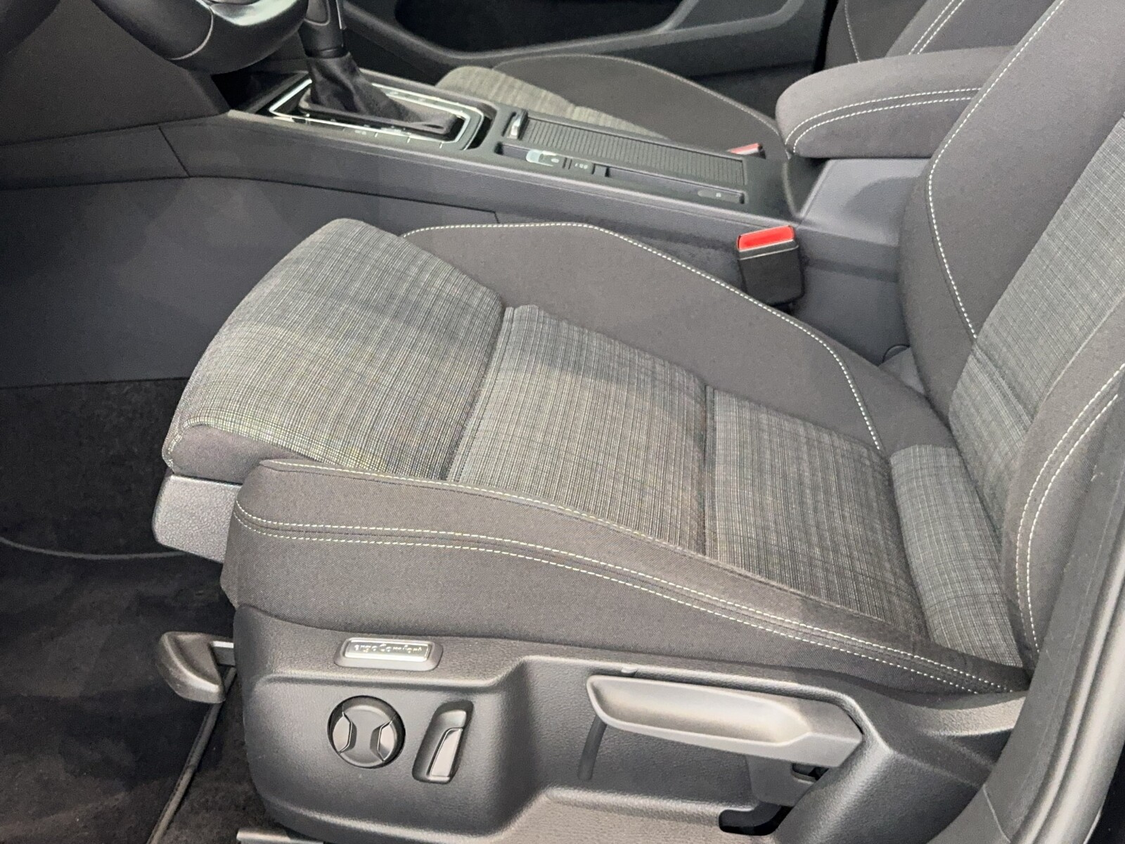 Volkswagen Passat Variant - zdjęcie 20