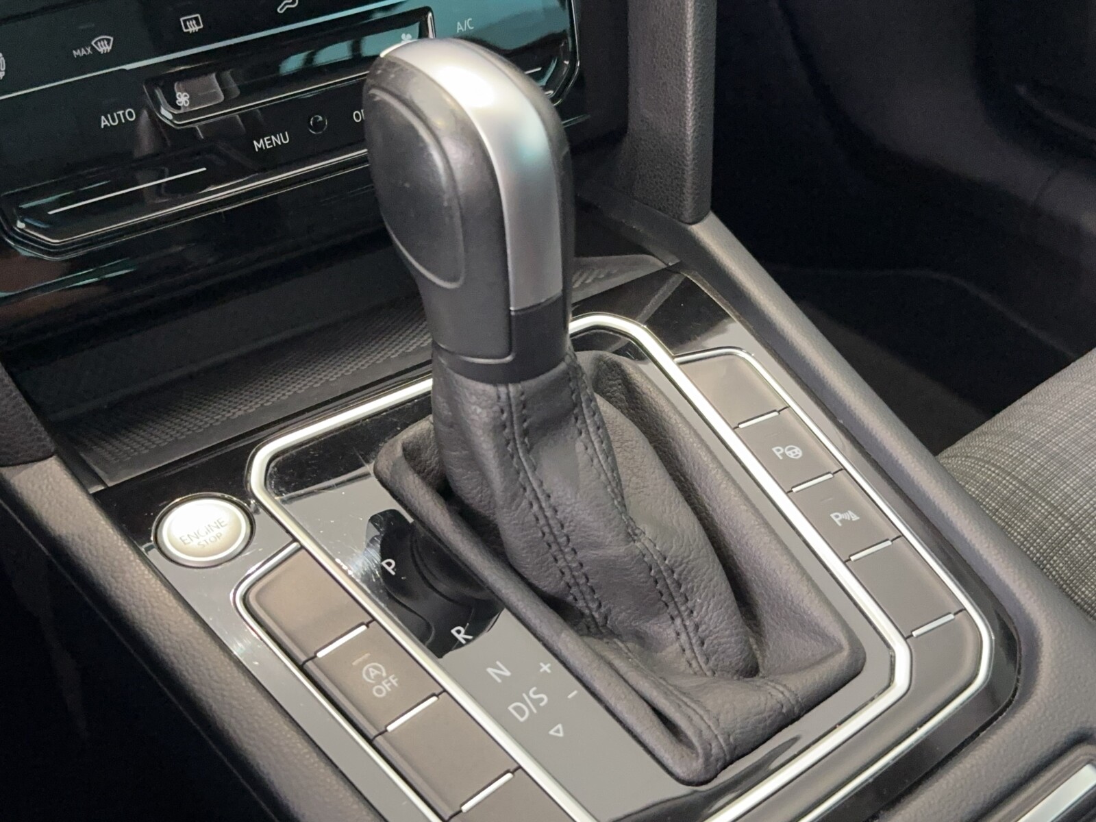 Volkswagen Passat Variant - zdjęcie 24
