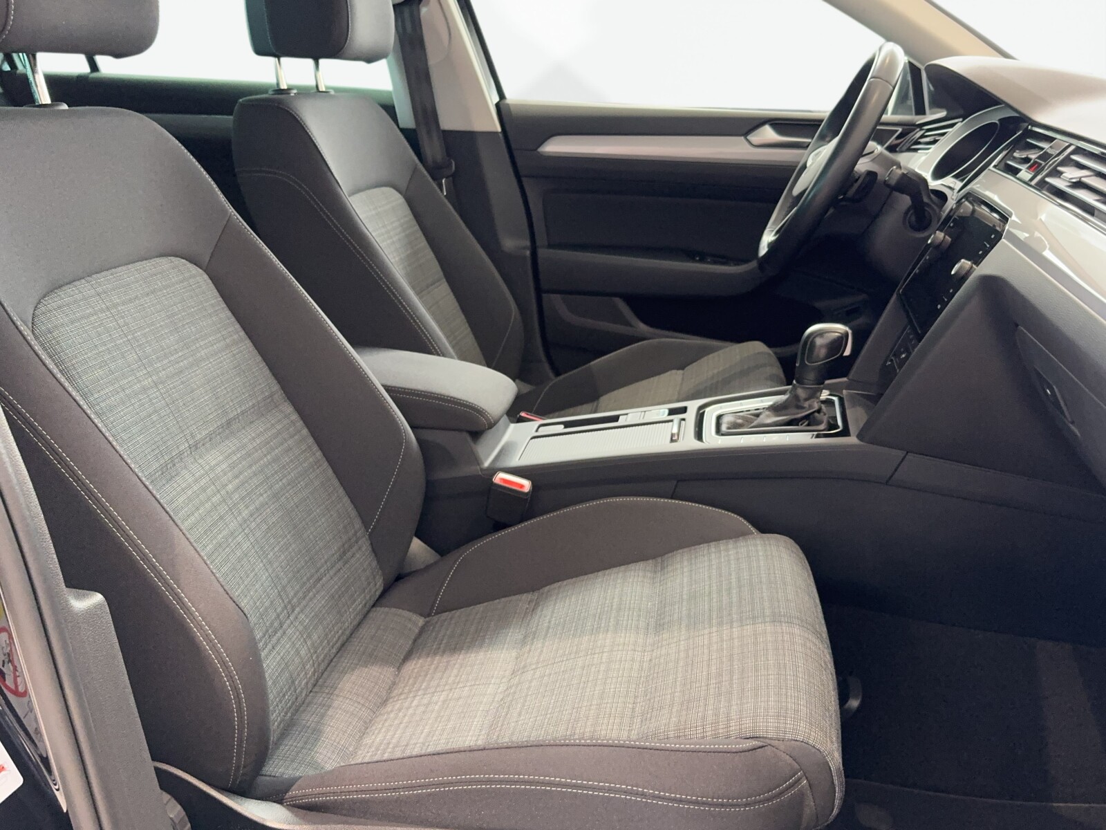 Volkswagen Passat Variant - zdjęcie 16