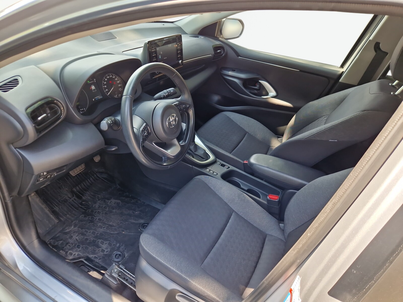 Toyota Yaris - zdjęcie 9