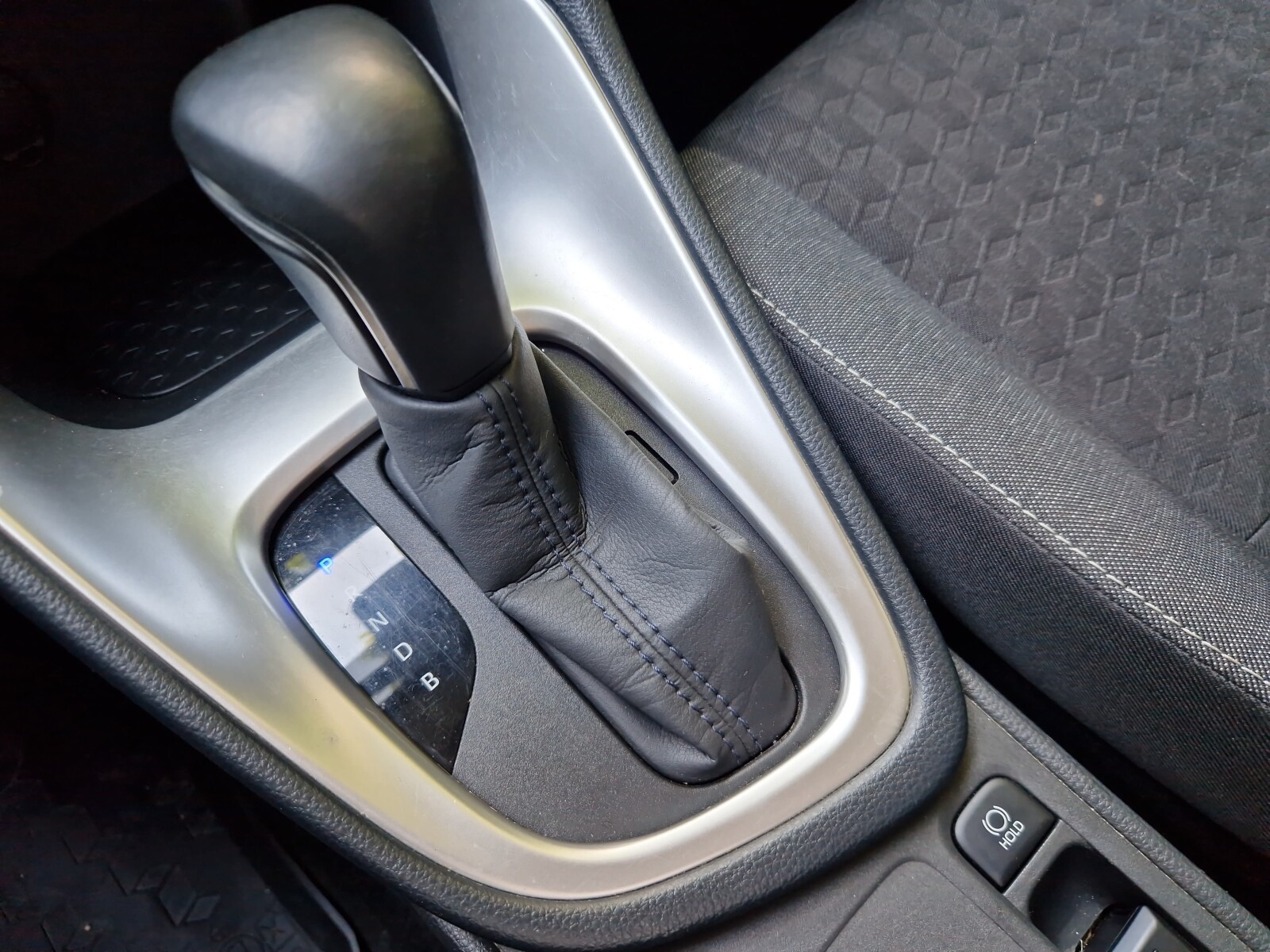 Toyota Yaris - zdjęcie 15