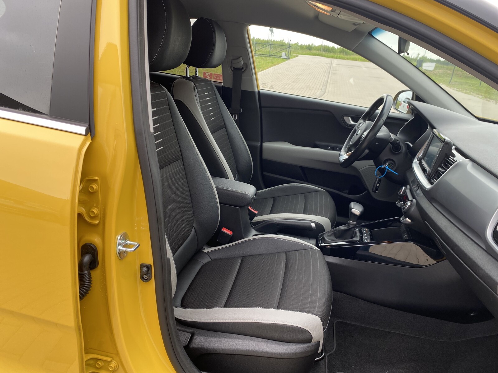 Kia Stonic - zdjęcie 15