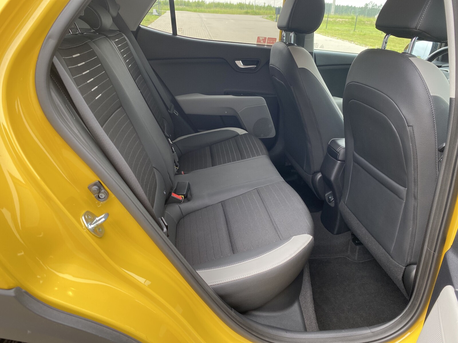 Kia Stonic - zdjęcie 14