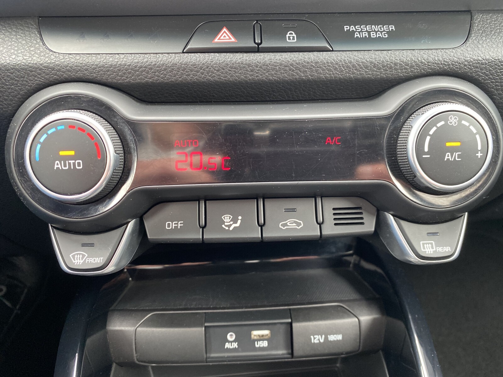 Kia Stonic - zdjęcie 24