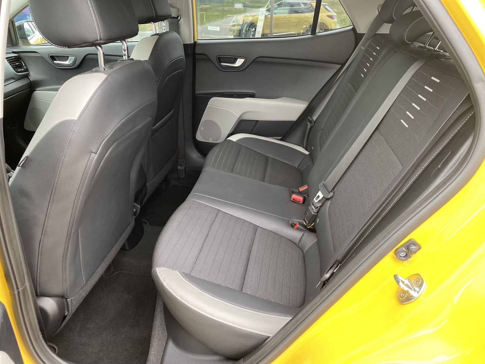 Kia Stonic - zdjęcie 11