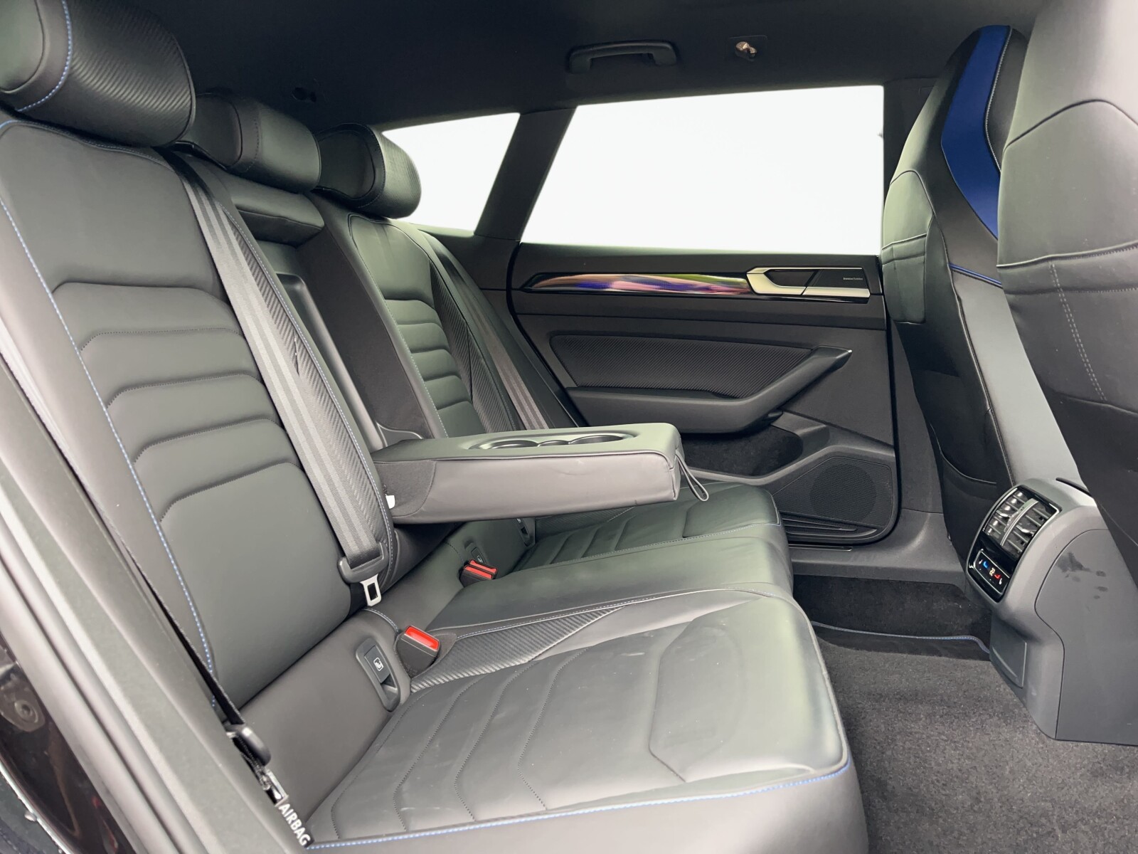 Volkswagen Arteon - zdjęcie 21