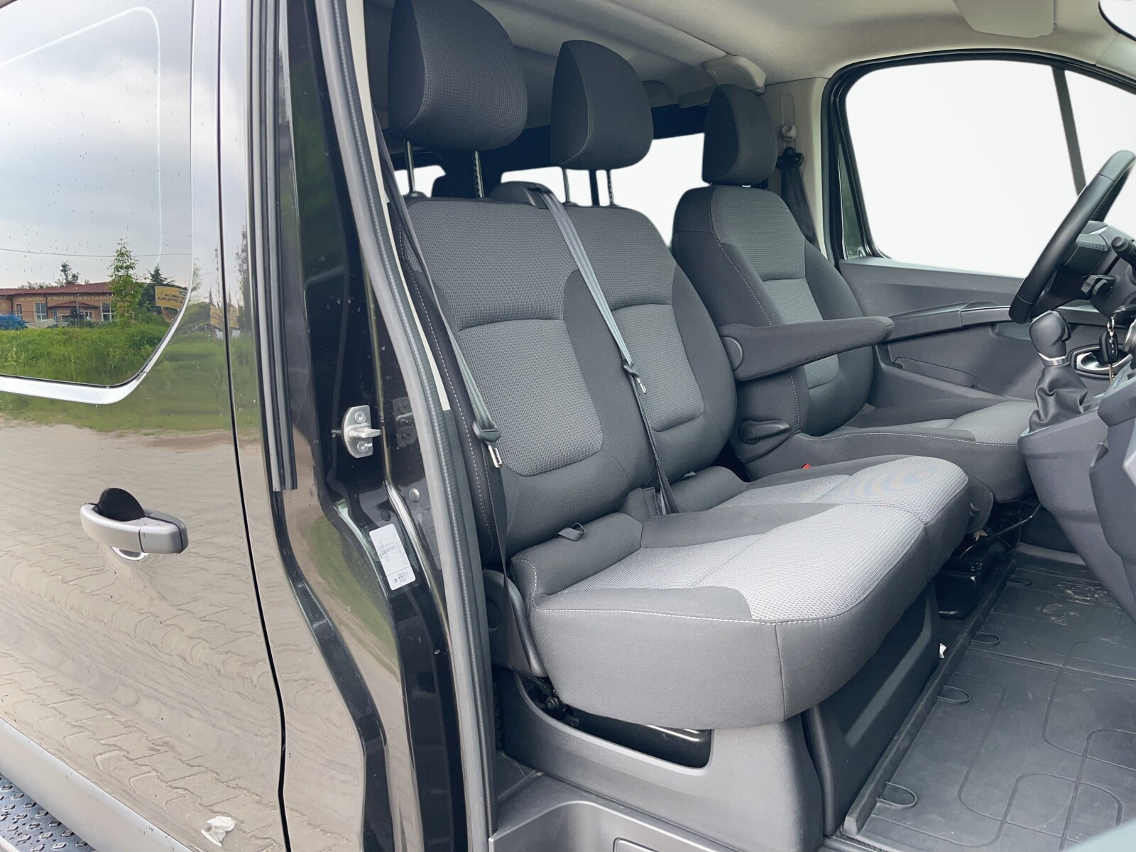 Renault Trafic - zdjęcie 31