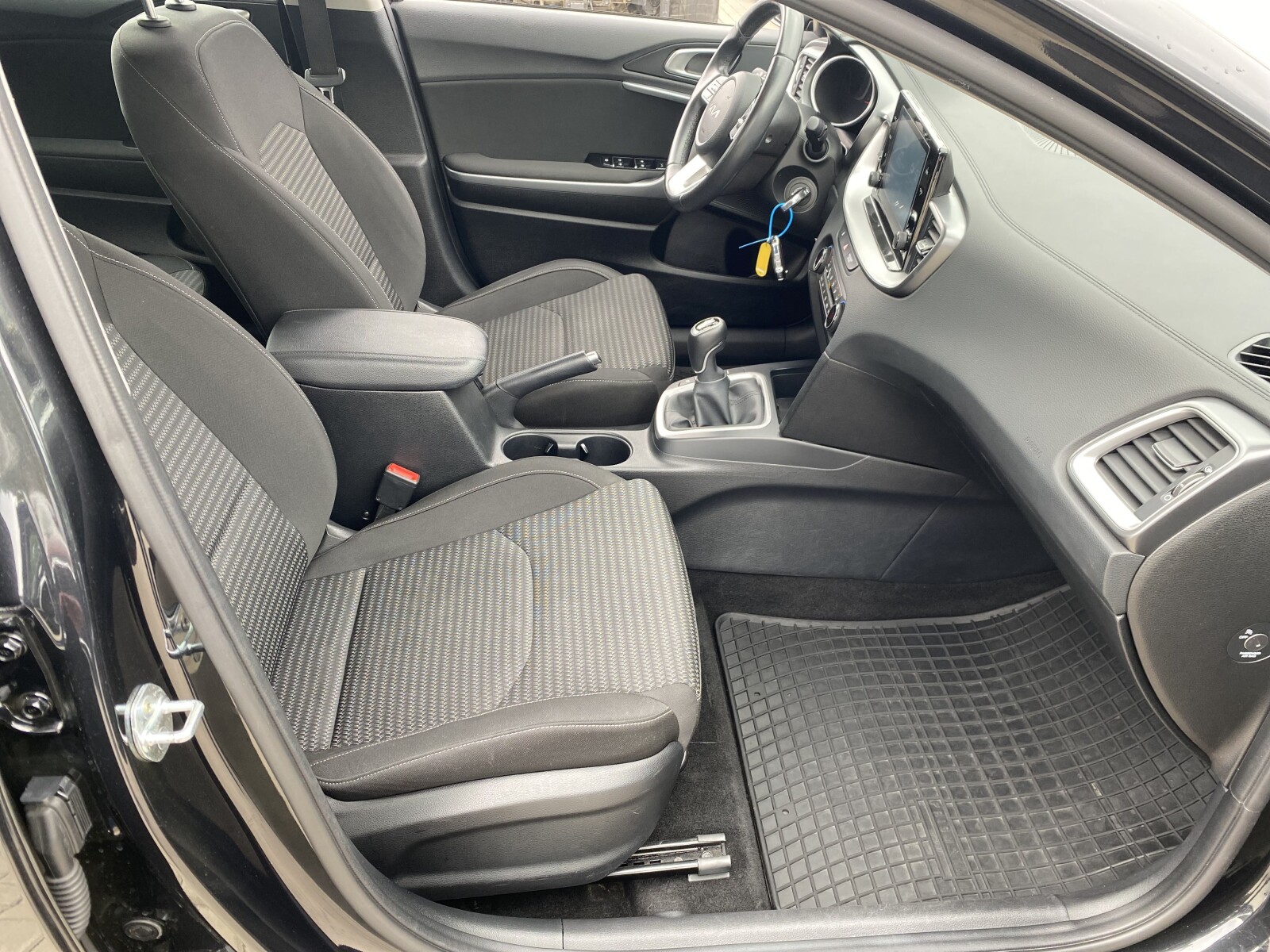 Kia Ceed - zdjęcie 14