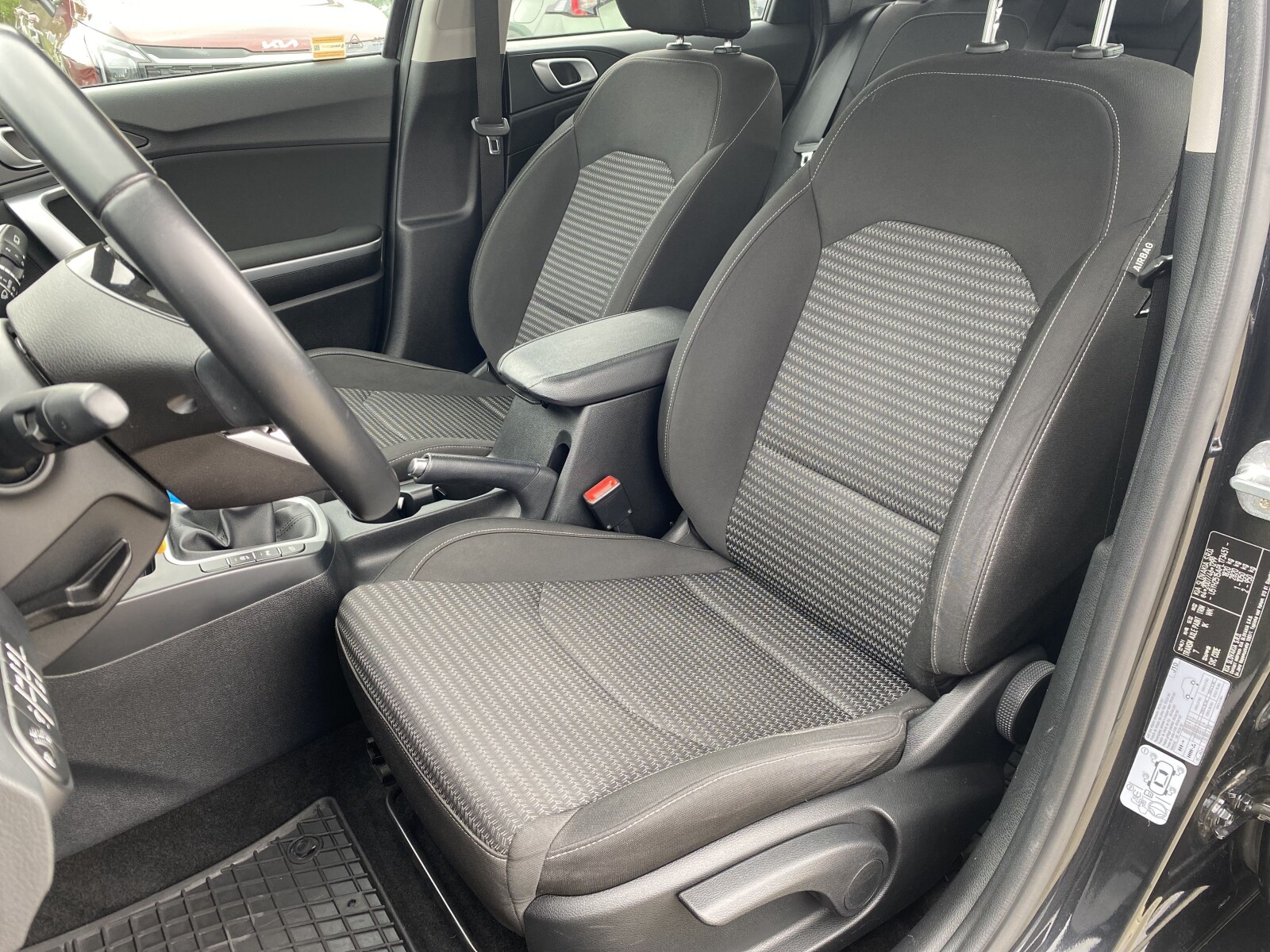 Kia Ceed - zdjęcie 9