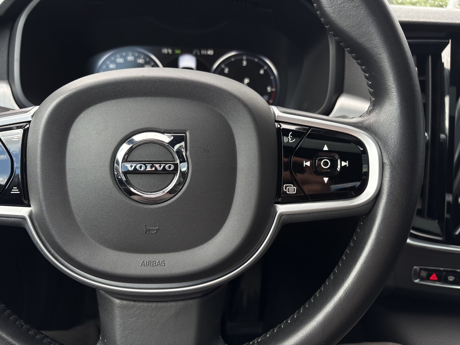 Volvo S90 - zdjęcie 16