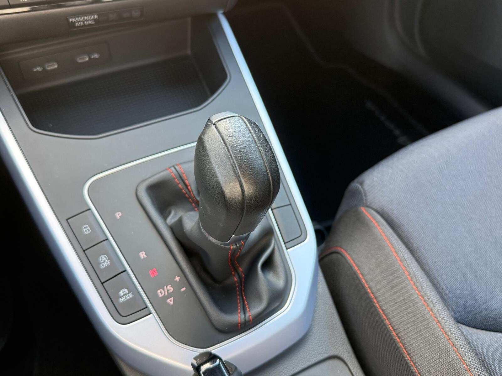 Seat Arona - zdjęcie 24
