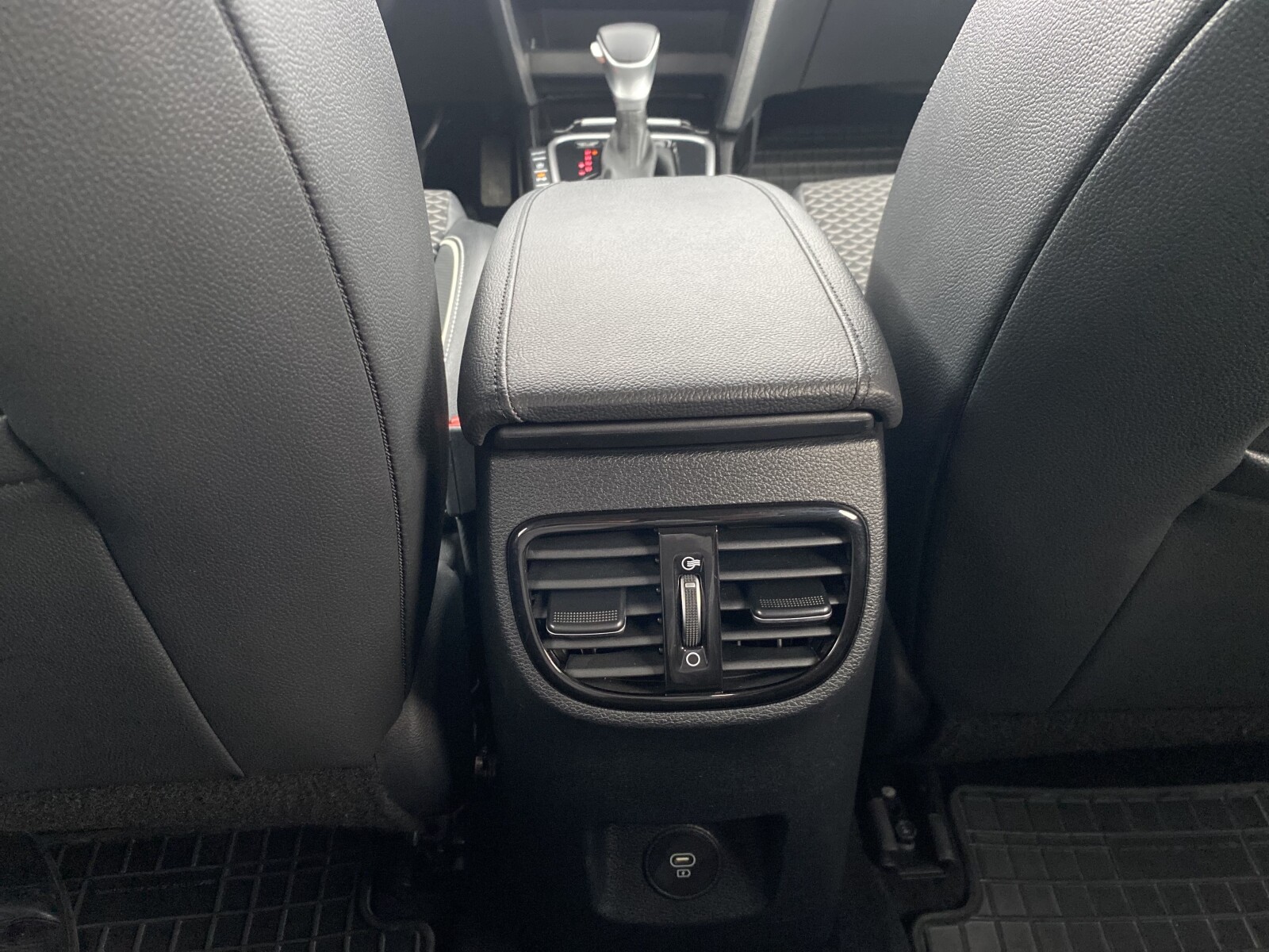Kia XCeed - zdjęcie 12