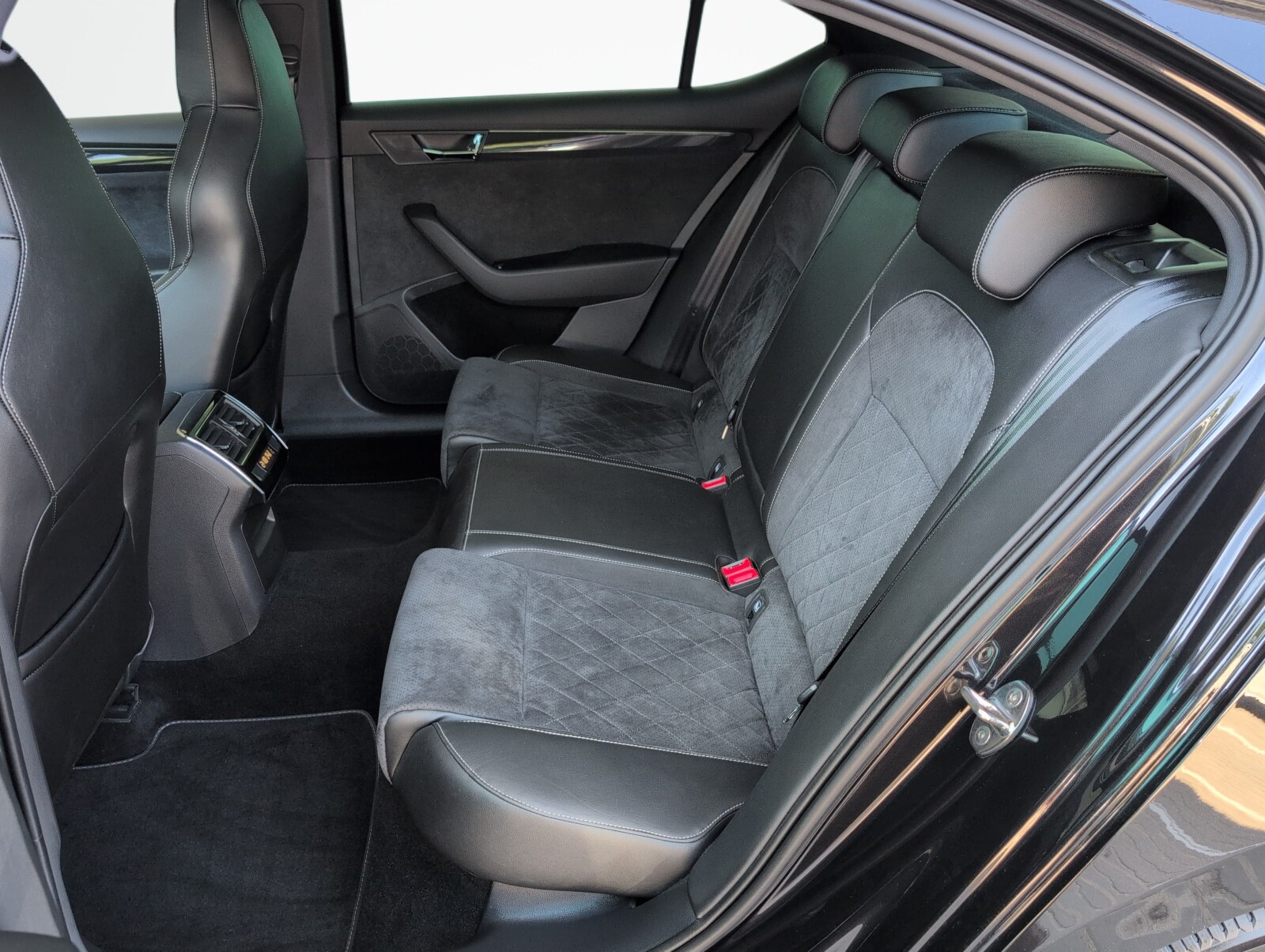 Škoda Superb - zdjęcie 11