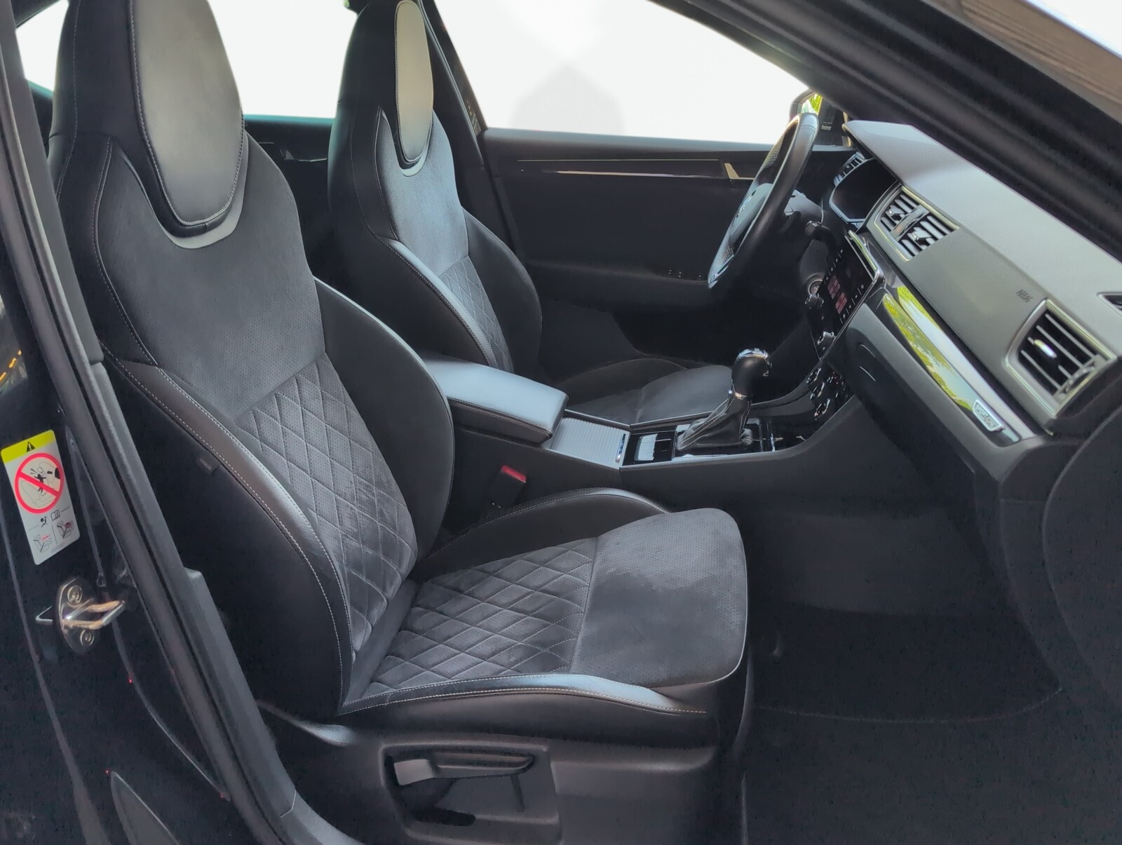Škoda Superb - zdjęcie 16