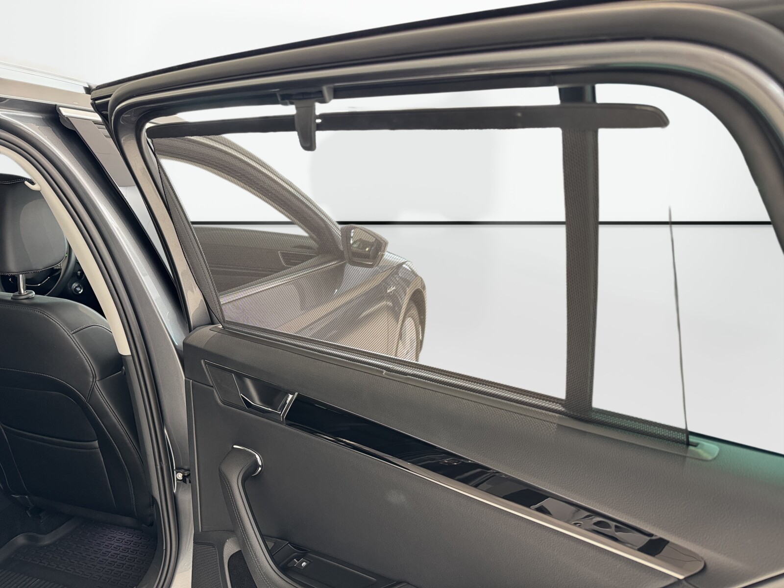 Škoda Superb Combi - zdjęcie 16