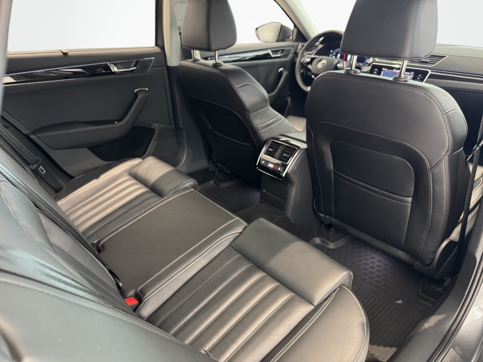 Škoda Superb Combi - zdjęcie 17