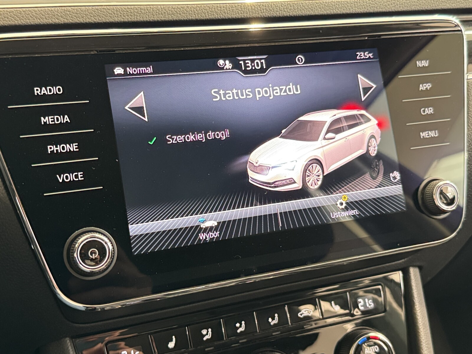 Škoda Superb Combi - zdjęcie 37