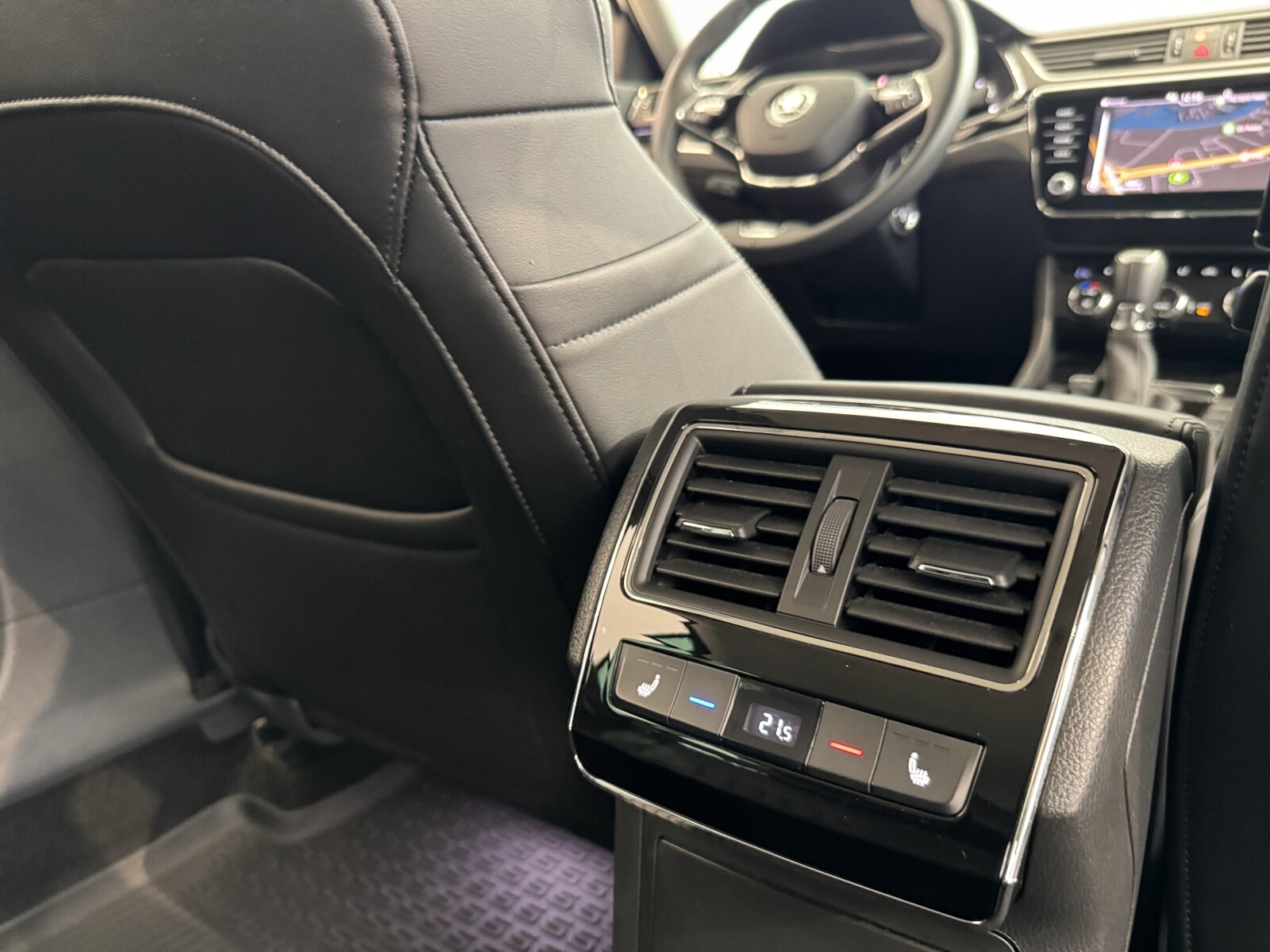Škoda Superb Combi - zdjęcie 18